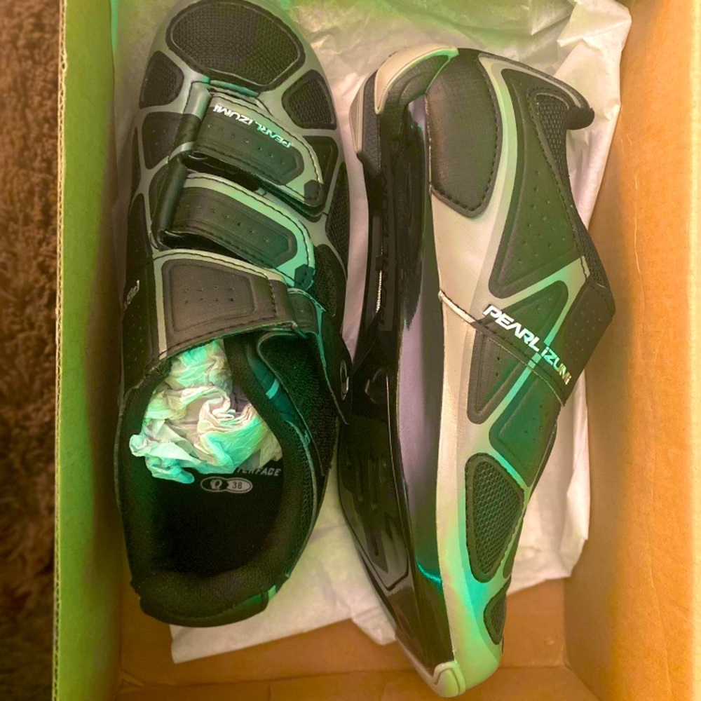Biking shoes brand new never worn negotiable price!☺️